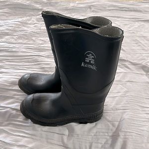 Kids size 2 Kamik rain boots
